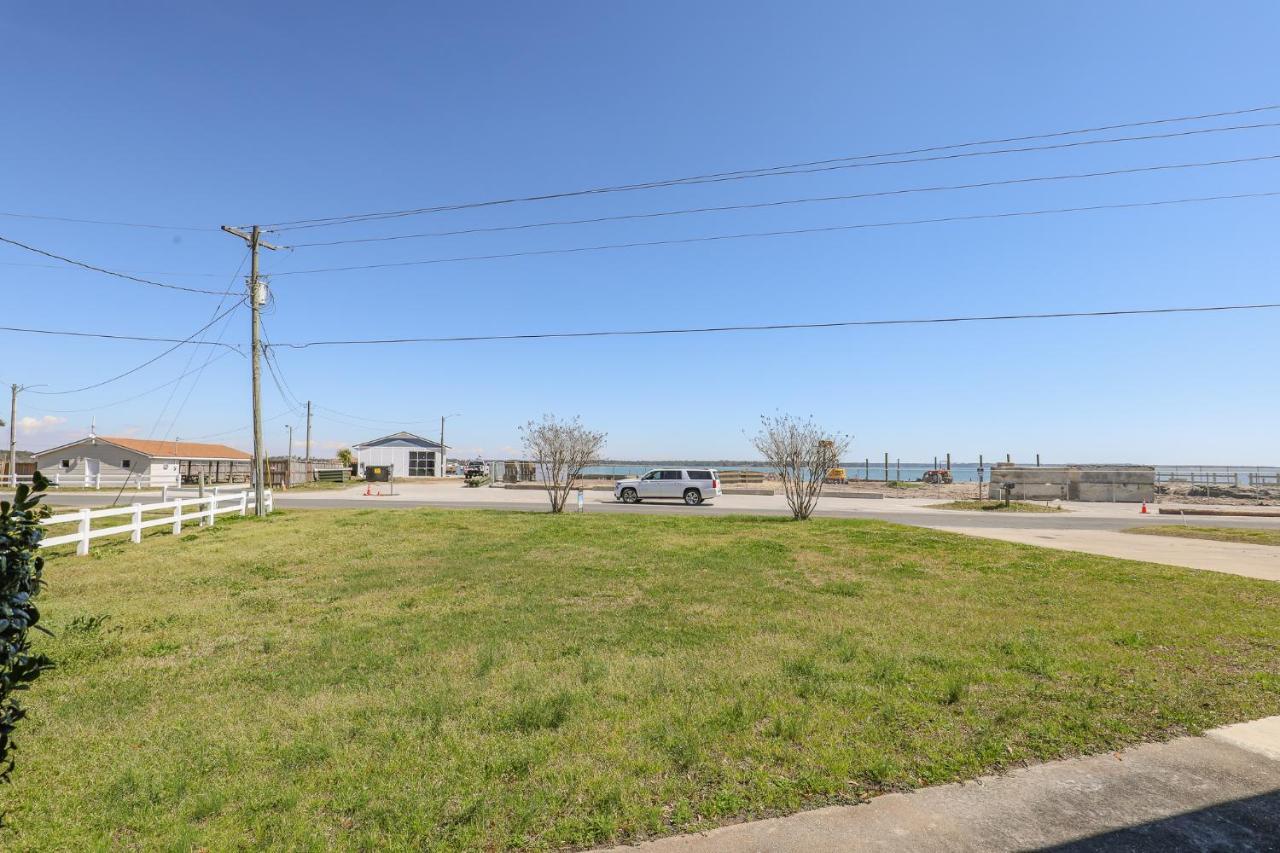 Spacious Home With Waterfront View-Welcome Pets Sneads Ferry Exterior photo