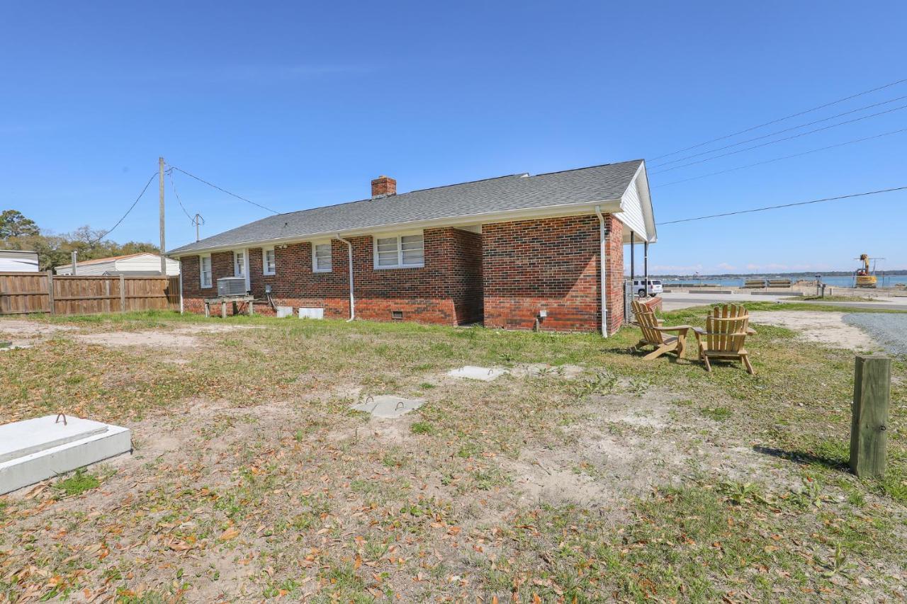 Spacious Home With Waterfront View-Welcome Pets Sneads Ferry Exterior photo